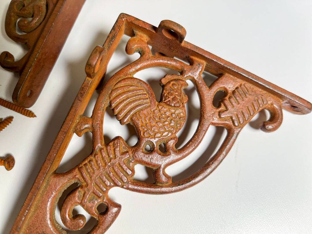 Rooster Cast Iron Shelf Bracket - 4" x 3 3/8" in Rust Finish