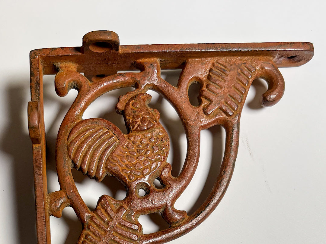 Rooster Cast Iron Shelf Bracket - 4" x 3 3/8" in Rust Finish