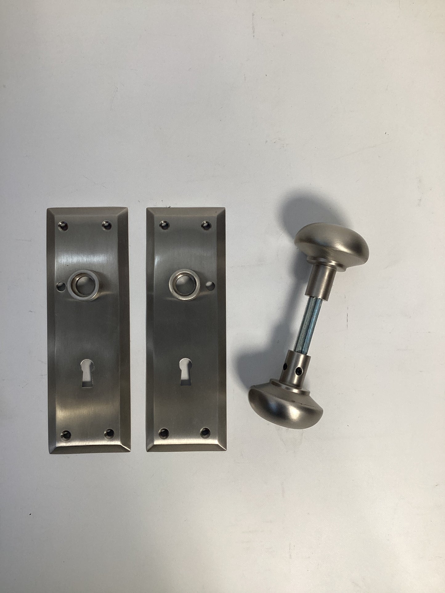 Passage New York Plate with Keyhole and Door Knob in Satin Nickel
