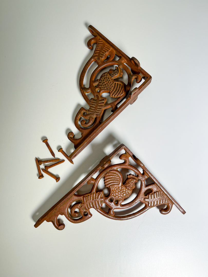Rooster Cast Iron Shelf Bracket - 4" x 3 3/8" in Rust Finish