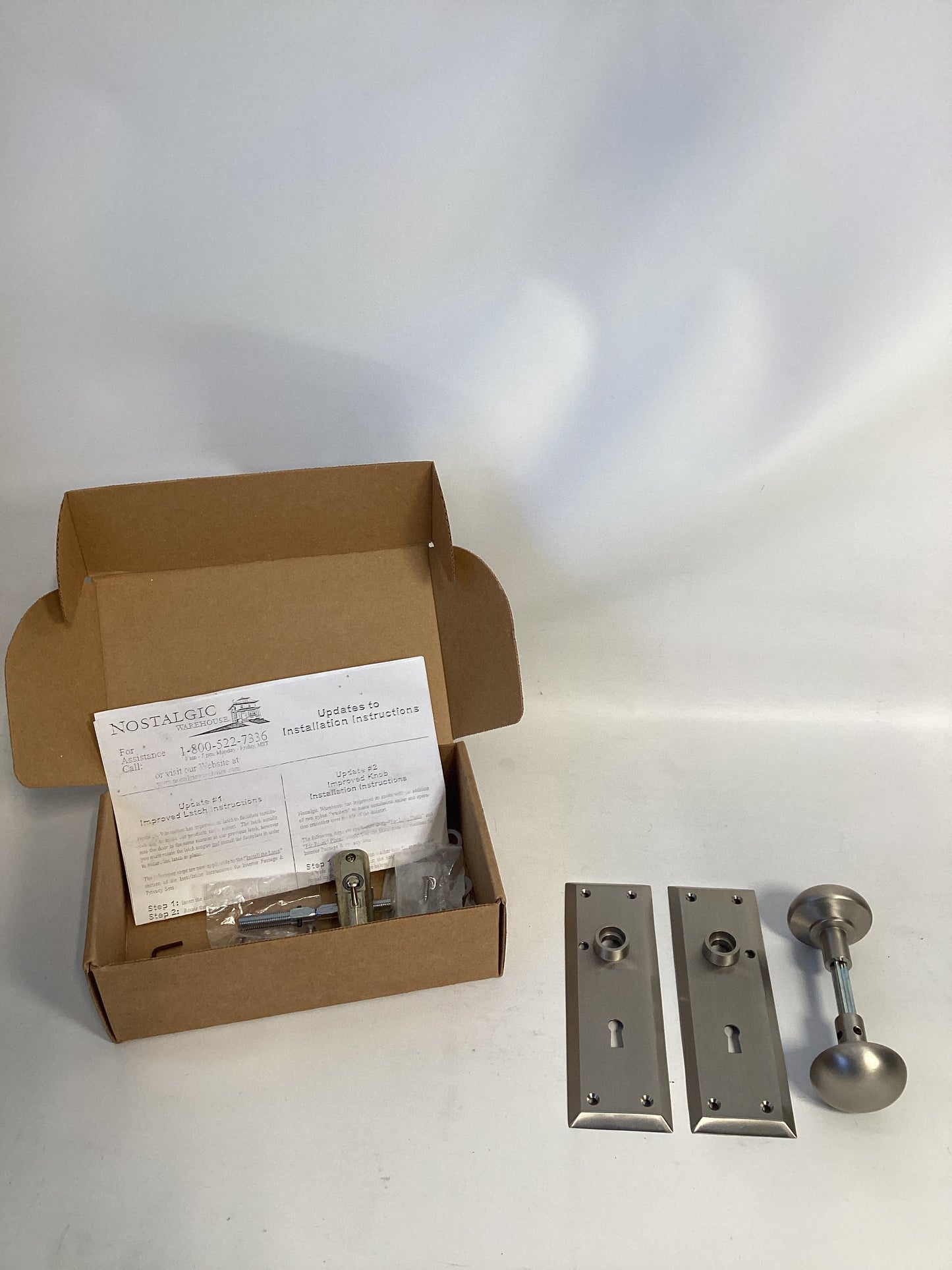 Passage New York Plate with Keyhole and Door Knob in Satin Nickel