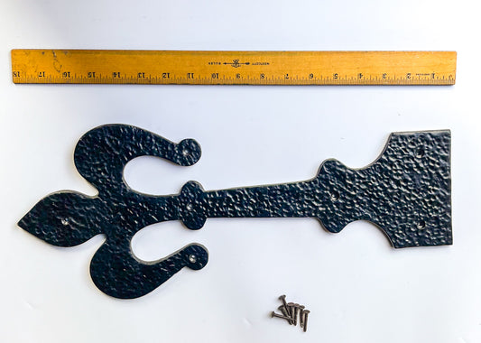 Rustic Cast Iron Dummy Strap With Fleur De Lis Motif